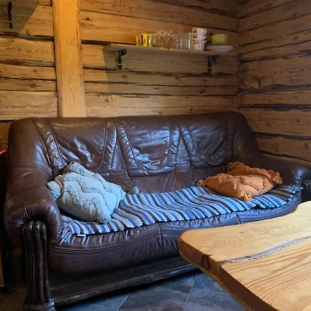 Kakusoo Ouemaja * Hanikase